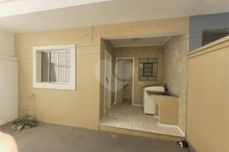 Casa à venda com 3 quartos, sendo 1 suíte, em Parque Maria Domitila, São Paulo, SP