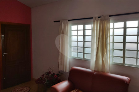 Casa à venda com 3 quartos, sendo 1 suíte, em Vila Santa Helena, Atibaia, SP