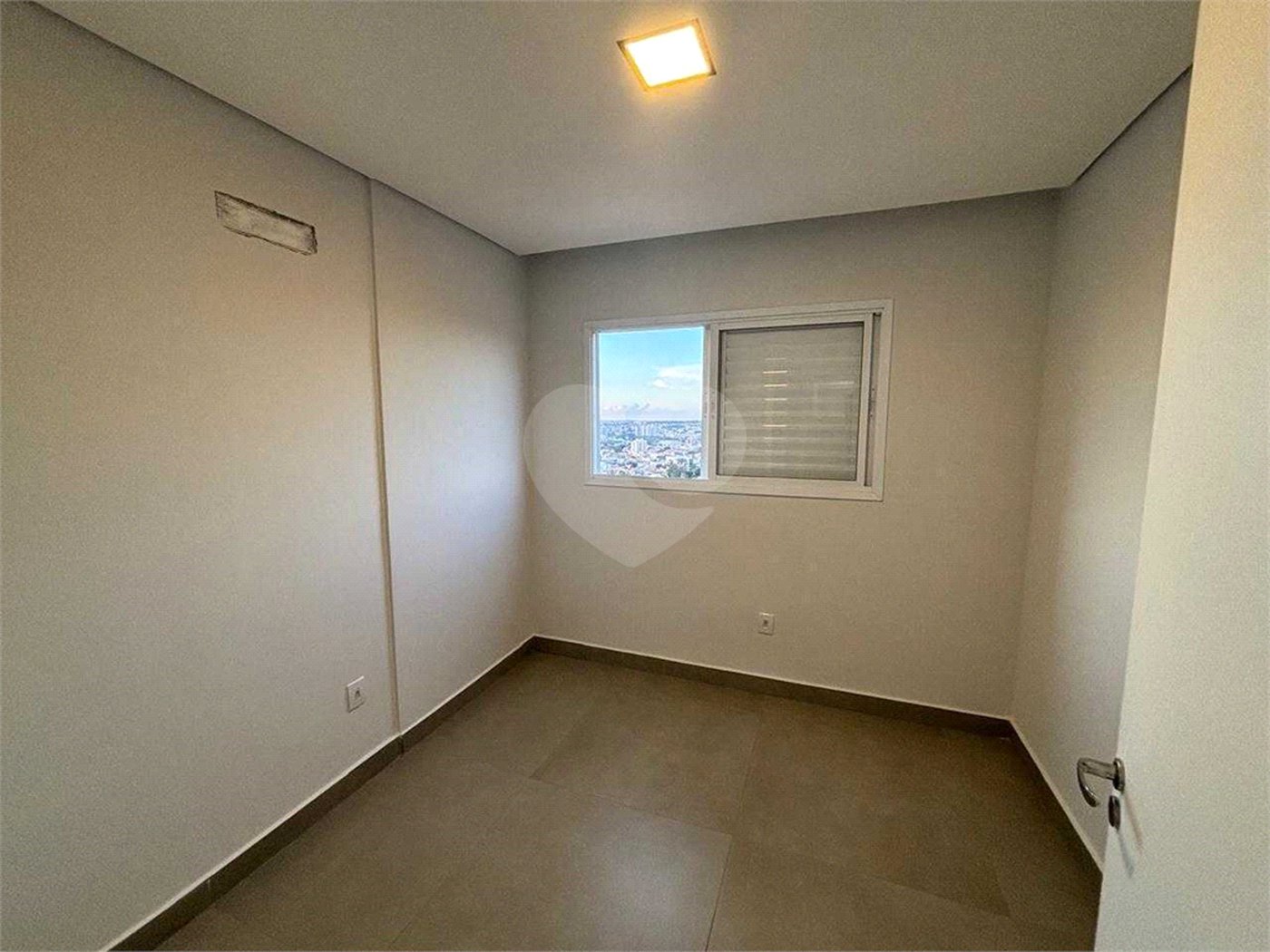 Apartamento à venda com 2 quartos, sendo 1 suíte,  em Vila Hortência, Sorocaba, SP