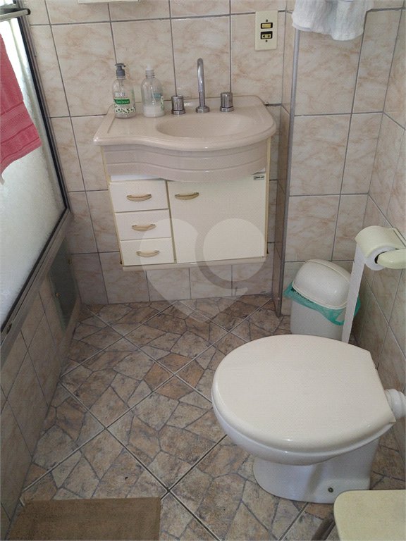 Apartamento duplex, espaçoso, ensolarado. Ideal para uma bela modernização.