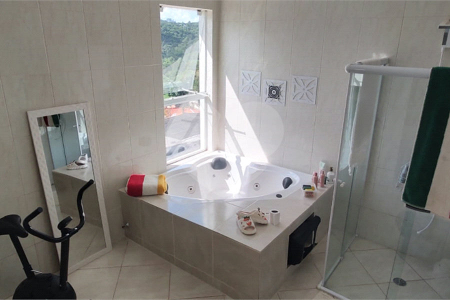 Casa à venda com 5 quartos, sendo 3 suítes,  em Capoavinha, Mairiporã, SP