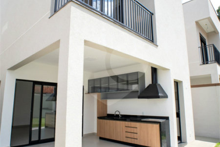 Casa à venda com 3 suítes em Vila Santista, Atibaia, SP