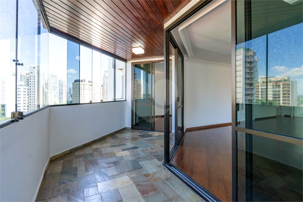 Apartamento à venda com 4 quartos, sendo 3 suítes, em Campo Belo, São Paulo, SP