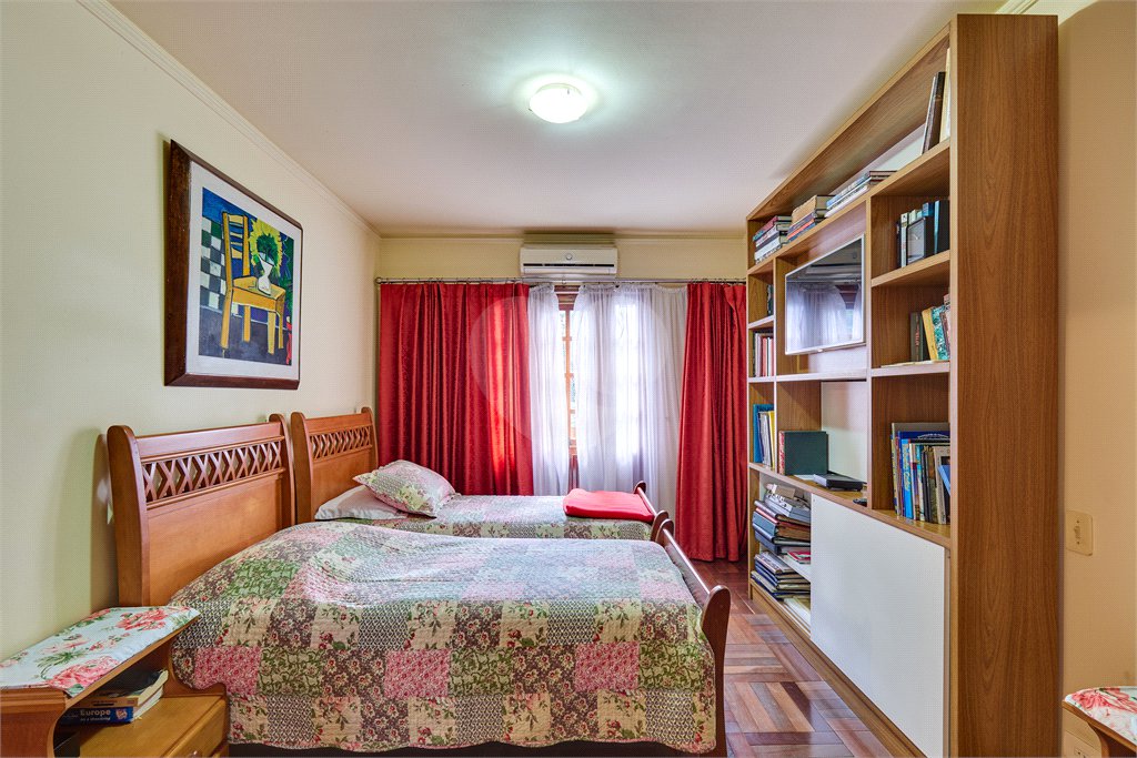 Casa à venda com 4 quartos, sendo 2 suítes, em Jardim Cordeiro, São Paulo, SP