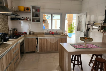 Casa à venda com 4 suítes no condomínio Pedra Grande, Atibaia - SP