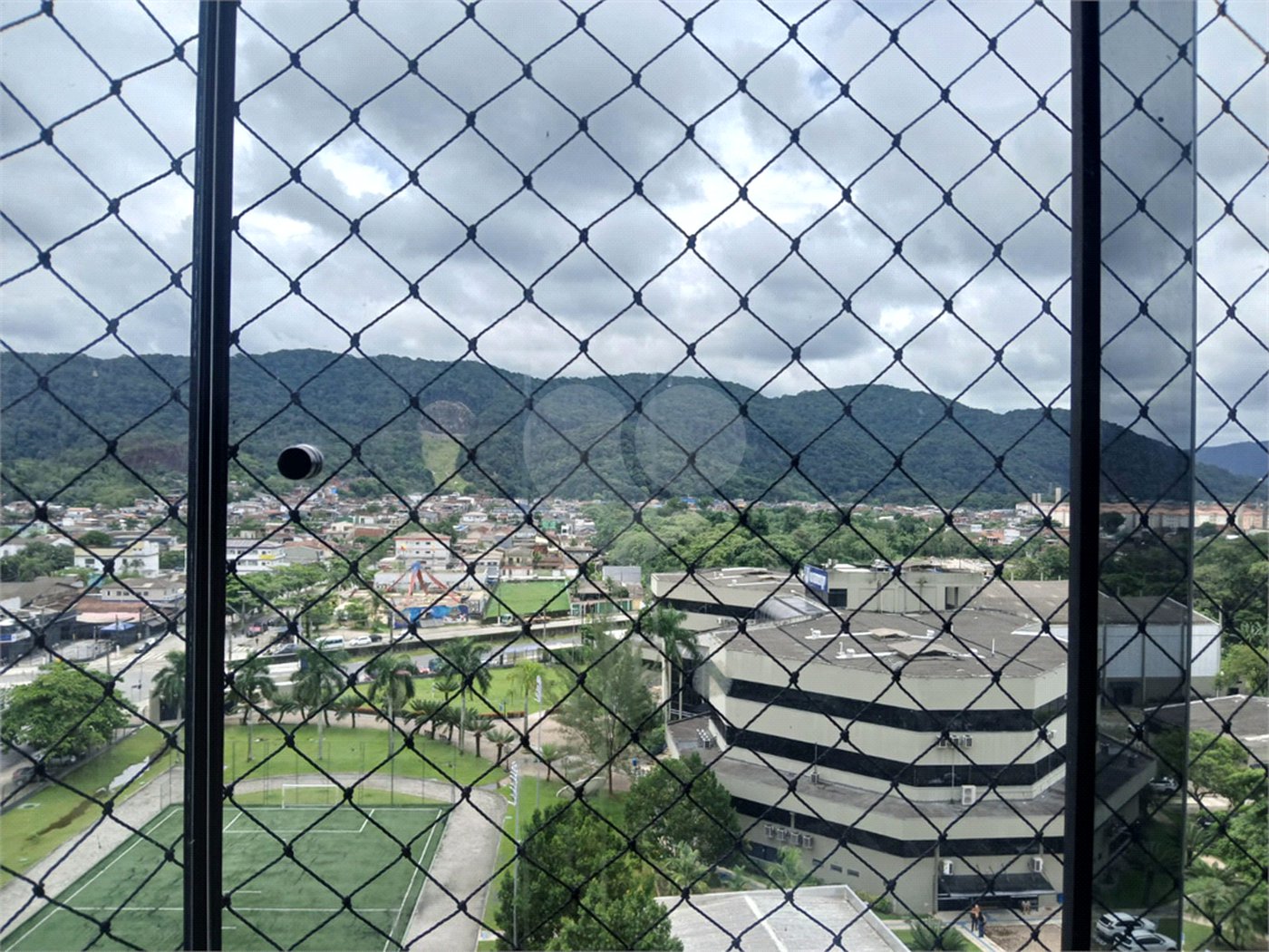 Apartamento à venda com 3 quartos, sendo 1 suíte,  em Enseada, Guarujá, SP