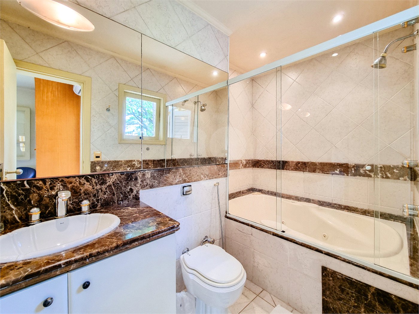 Casa à venda com 4 suítes no condomínio Annecy Village, São Paulo - SP