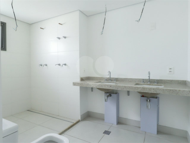 Apartamento à venda com 3 quartos, sendo 2 suítes,  em Brooklin, São Paulo, SP
