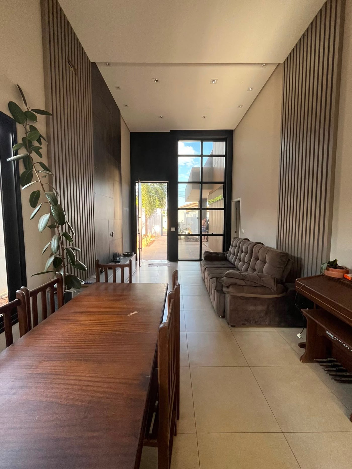 Casa à venda ou para alugar com 4 quartos, sendo 2 suítes,  em Santa Terezinha, Três Lagoas, MS