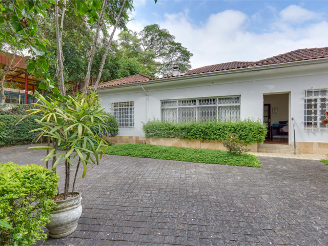 Casa Térrea à venda ou para alugar com 5 quartos, sendo 2 suítes,  em Granja Julieta, São Paulo, SP