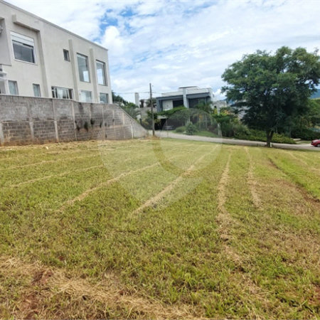 Terreno à venda no condomínio Figueira Garden, Atibaia - SP