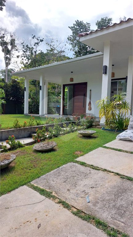 Casa à venda com 2 quartos, sendo 1 suíte, no Centro, Santa Cruz Cabrália, BA