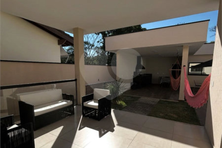 Casa à venda com 3 quartos, sendo 1 suíte, no condomínio Bosque dos Pires, Itatiba - SP