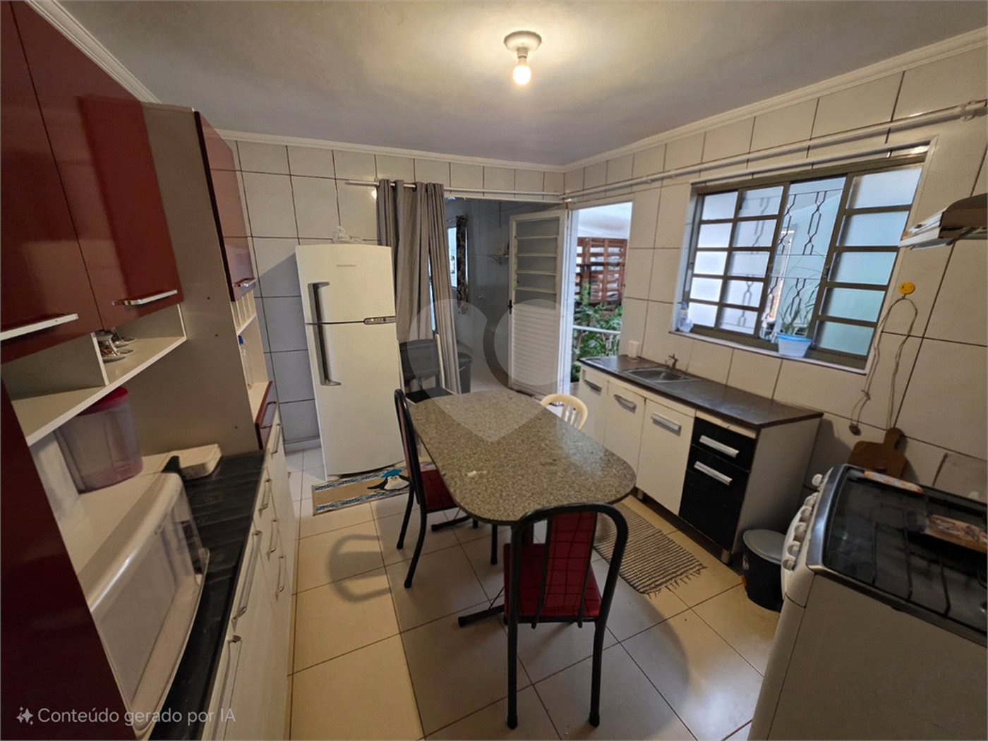Casa com edícula no Abdelnur.