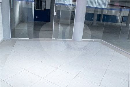 Lindo Salão Comercial para locação com 924m2 no Centro de Atibaia