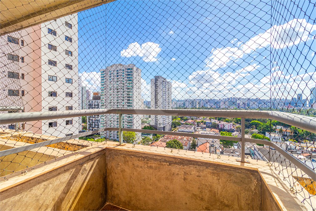 Apartamento à venda com 3 quartos, sendo 1 suíte,  em Alto da Boa Vista, São Paulo, SP