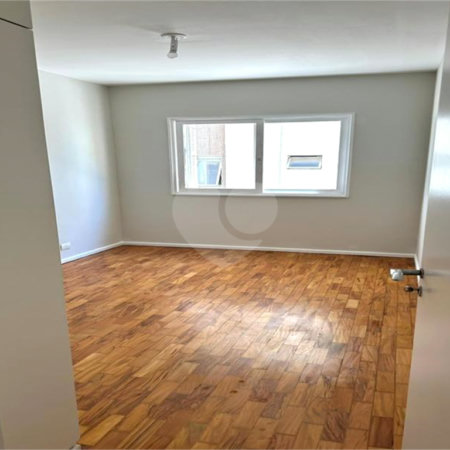 Apartamento à venda com 3 quartos, sendo 1 suíte, em Itaim Bibi, São Paulo, SP