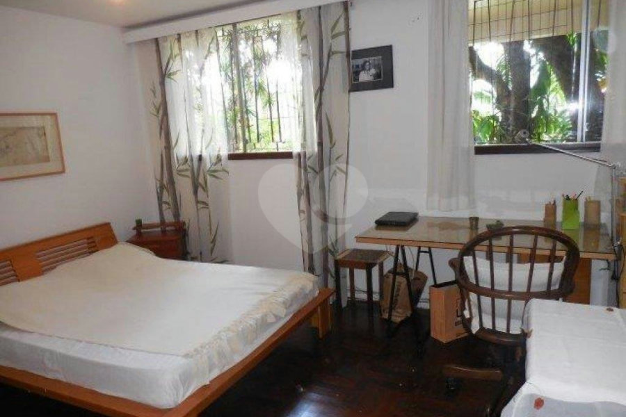 Casa à venda com 6 quartos, sendo 1 suíte, em Tremembé, São Paulo, SP