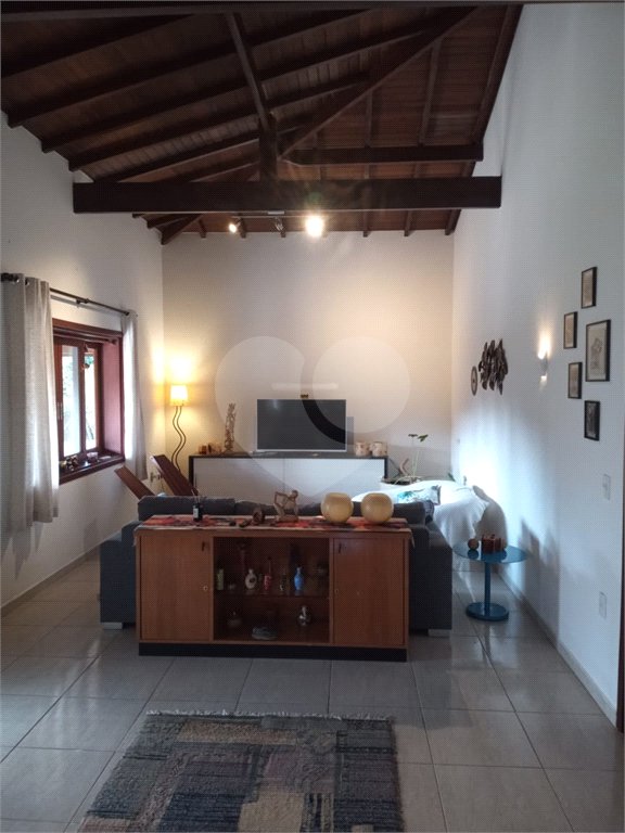 Casa à venda ou para alugar com 3 quartos, sendo 1 suíte, no condomínio Recanto Florido, Vinhedo - SP