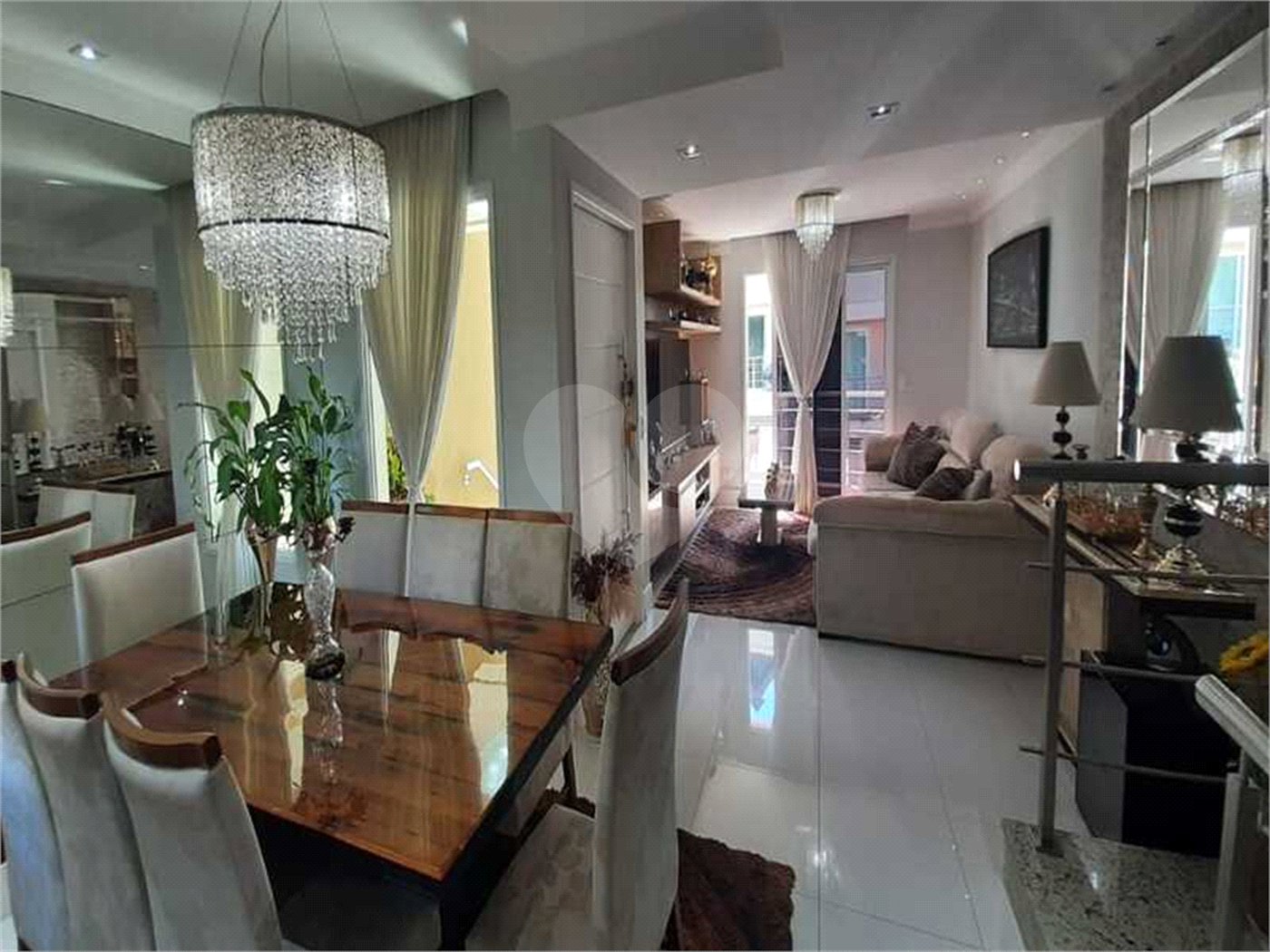 Casa à venda com 4 quartos, sendo 2 suítes, no condomínio Florada da Serra, São Paulo - SP