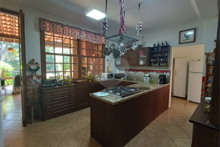 Casa à venda com 4 quartos, sendo 3 suítes, no condomínio Patrimônio do Carmo, São Roque - SP