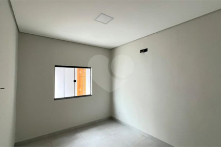 Casa Térrea à venda com 3 quartos, sendo 1 suíte, em Jardim Califórnia, Cuiabá, MT