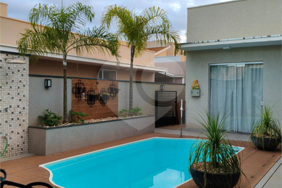 Casa à venda com 3 suítes em Carmo, Araraquara, SP