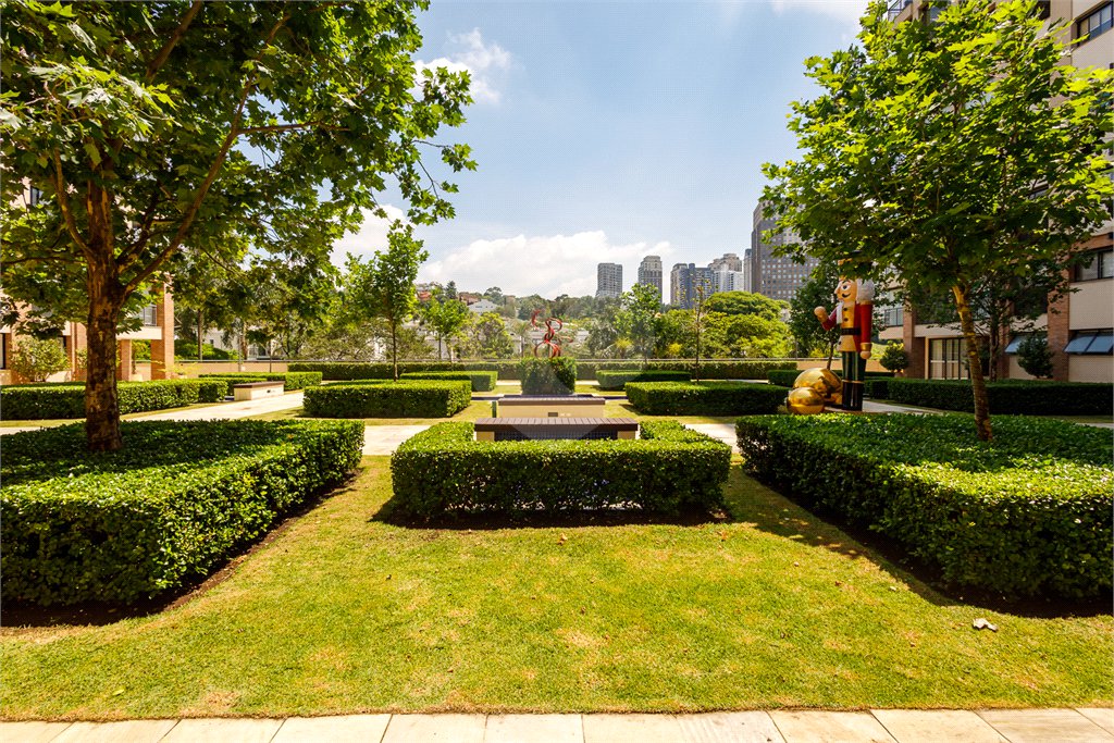 Apartamento à venda com 4 quartos, sendo 2 suítes,  em Jardim Panorama, São Paulo, SP