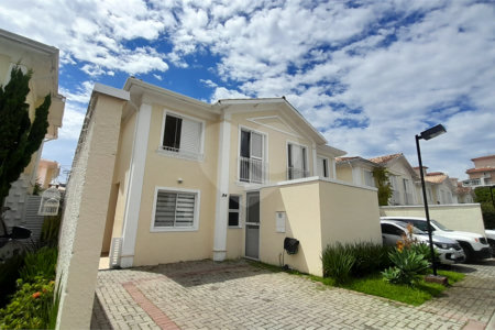 Casa à venda com 3 quartos, sendo 1 suíte, no condomínio Residencial Jardins, São Bernardo do Campo - SP