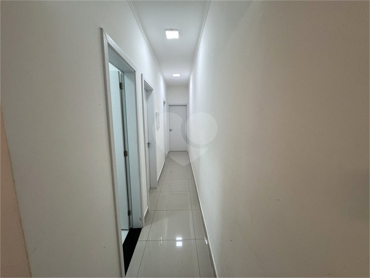 Casa à venda com 3 quartos, sendo 1 suíte, no condomínio Jardim Guarujá, Salto - SP
