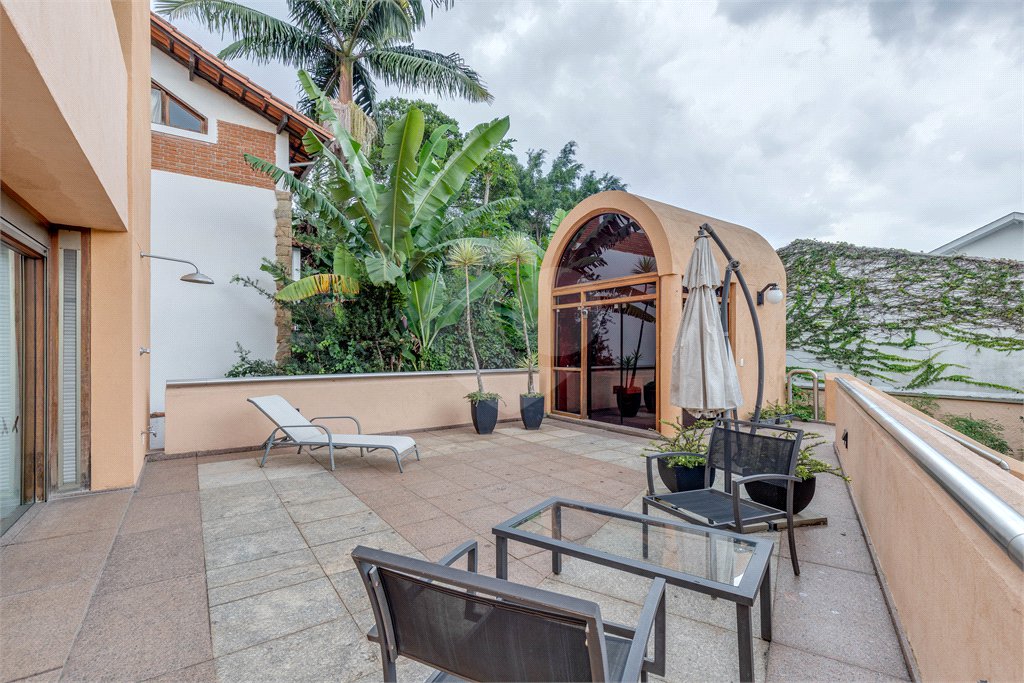 Casa à venda com 5 quartos, sendo 4 suítes, em Alto da Boa Vista, São Paulo, SP