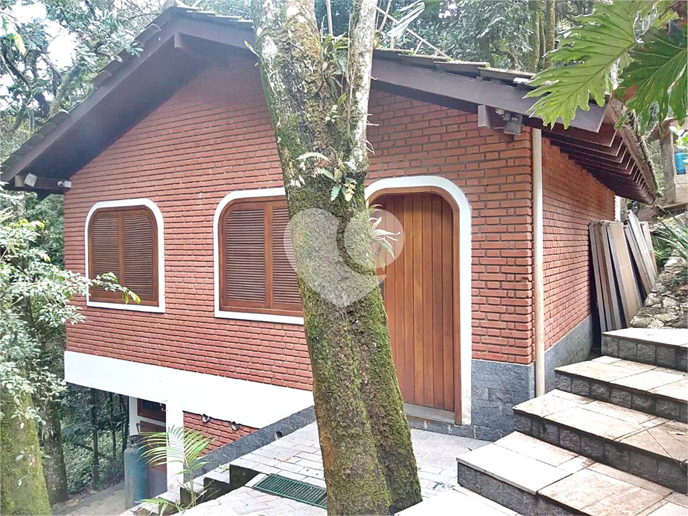 Casa à venda com 5 quartos, sendo 4 suítes, em Roseira, Mairiporã, SP