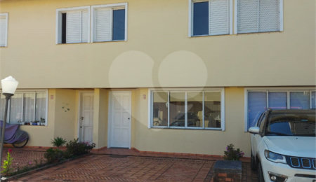 Casa à venda com 3 quartos, sendo 1 suíte,  no condomínio Vila das Macieiras, São Paulo - SP