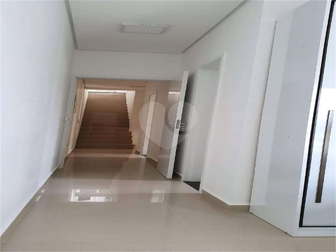 Casa à venda com 3 quartos, sendo 1 suíte, em Vila Santa Rosália, São Roque, SP