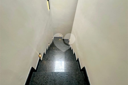 Sobrado à venda com 3 quartos, sendo 1 suíte,  em Parque São Domingos, São Paulo, SP