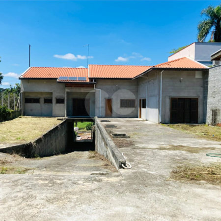 Casa à venda com 3 suítes no condomínio Lagoinha, Jacareí - SP
