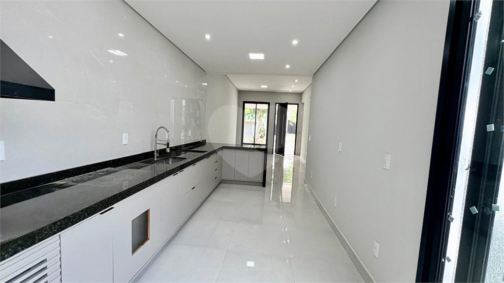 Casa à venda com 3 suítes no condomínio Terras de São Francisco, Sorocaba - SP