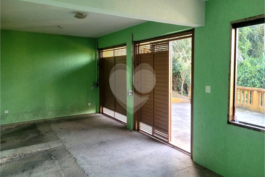 Casa à venda com 4 quartos, sendo 1 suíte, no condomínio Alpes da Cantareira, Mairiporã - SP