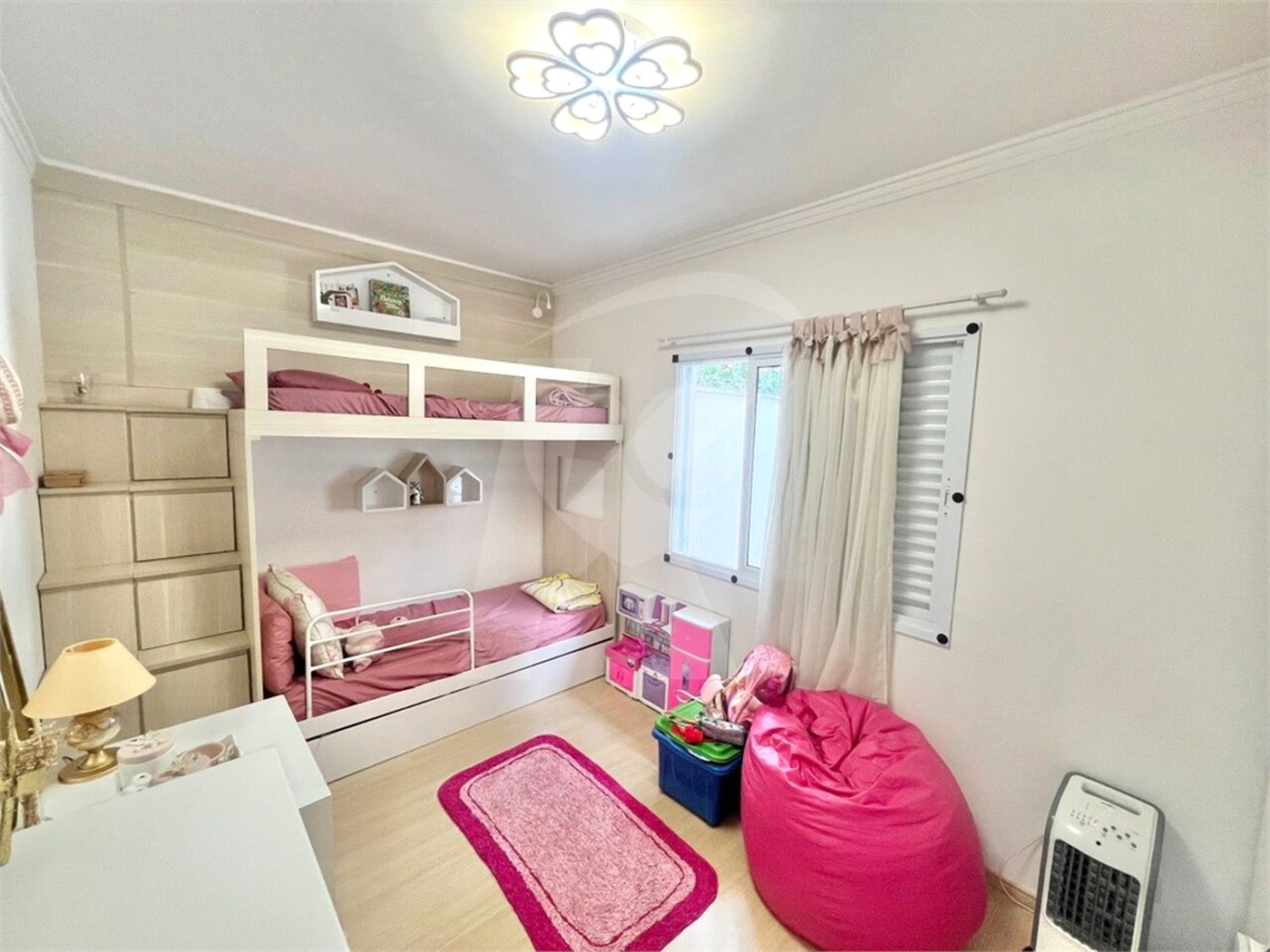Sobrado à venda com 3 quartos, sendo 1 suíte,  em Tremembé, São Paulo, SP