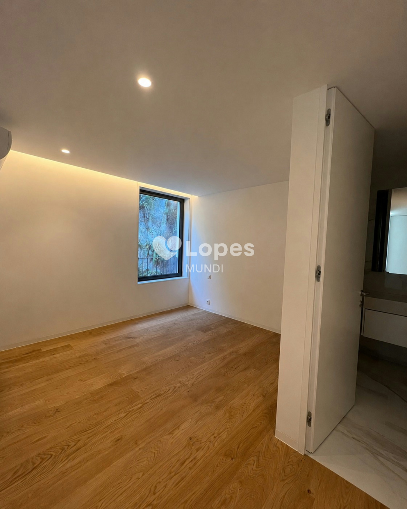 Apartamento T4 à venda em Lordelo do Ouro, Porto, Portugal – 240 m²