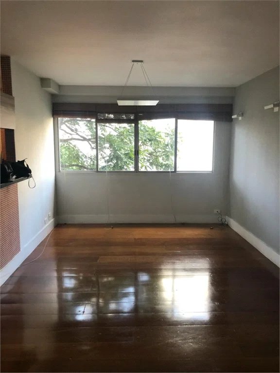 Sala à venda em Vila Suzana, São Paulo, SP