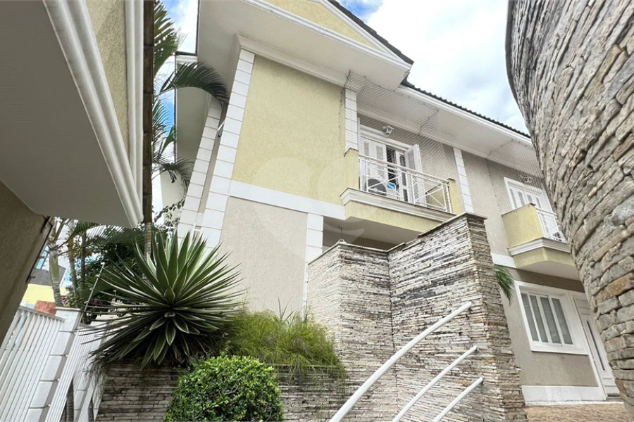 Casa à venda com 3 quartos, sendo 1 suíte, no condomínio Villagio Tramway, São Paulo - SP