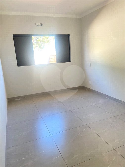 Casa à venda com 3 quartos, sendo 1 suíte, no condomínio Residencial Alto da Boa Vista, Araraquara - SP