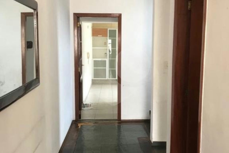 Sobrado imponente à venda no Jardim Leonor de Barros