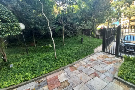 Apartamento à venda com 3 quartos, sendo 1 suíte,  em Vila Andrade, São Paulo, SP
