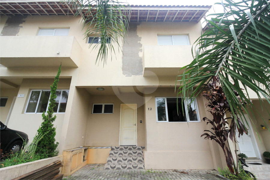 Casa à venda com 3 quartos, sendo 1 suíte, no condomínio Village St. Louis, São Paulo - SP