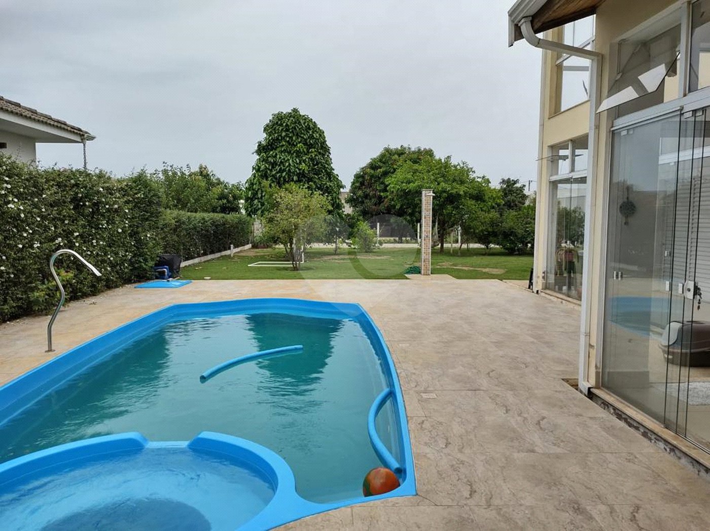 Casa à venda com 4 quartos, sendo 2 suítes, no condomínio Primavera, Salto - SP