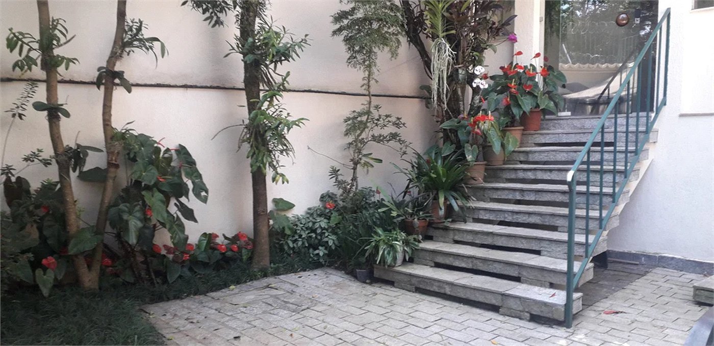 Casa à venda com 3 quartos, sendo 2 suítes,  em Jardim Leonor, São Paulo, SP