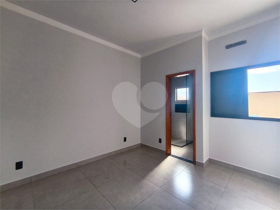 Casa à venda com 3 quartos, sendo 2 suítes, no condomínio Tivolli, Itapetininga - SP