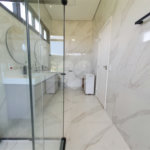 Casa à venda com 6 quartos, sendo 5 suítes, no condomínio Jardim Primavera, Louveira - SP
